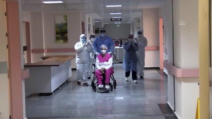 Kovid-19 mücadelesini kazanan 72 yaşındaki kadın taburcu edildi