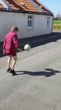 Keir McMeekin's keepy-ups