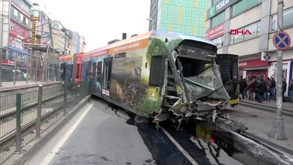 SULTANGAZİ'DE RAYDAN ÇIKAN TRAMVAY OTOBÜSE ÇARPTI
