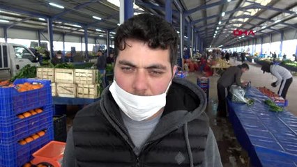 Pazar yeri girişine dezenfektan tüneli kuruldu