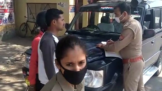 सीतापुर: बेवजह घूमने वालो पर पुलिस ने कसी नकेल