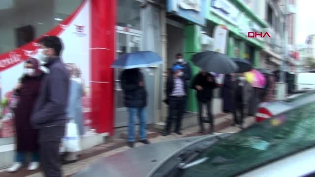 Sivas'ta, Et ve Süt Kurumu önünde Ramazan kuyruğu