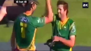 Top 10 Best Amazing Catches in Cricket History HD ( 720 X 1280 )