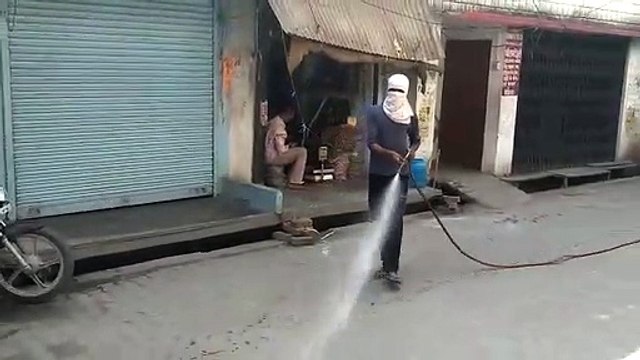 मोहल्लो को किया जा रहा सैनिटाइज