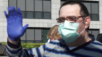 Le premier patient au Limbourg quitte l'hôpital sous les applaudissements