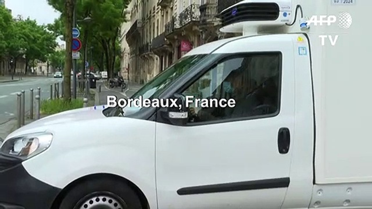 Coronavirus: le livreur de repas, "héros" des seniors isolés à Bordeaux