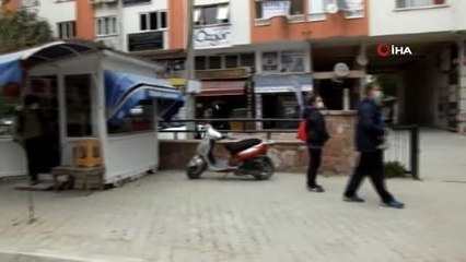 Bisikletiyle yaşlıların maaşlarını dağıtıyor