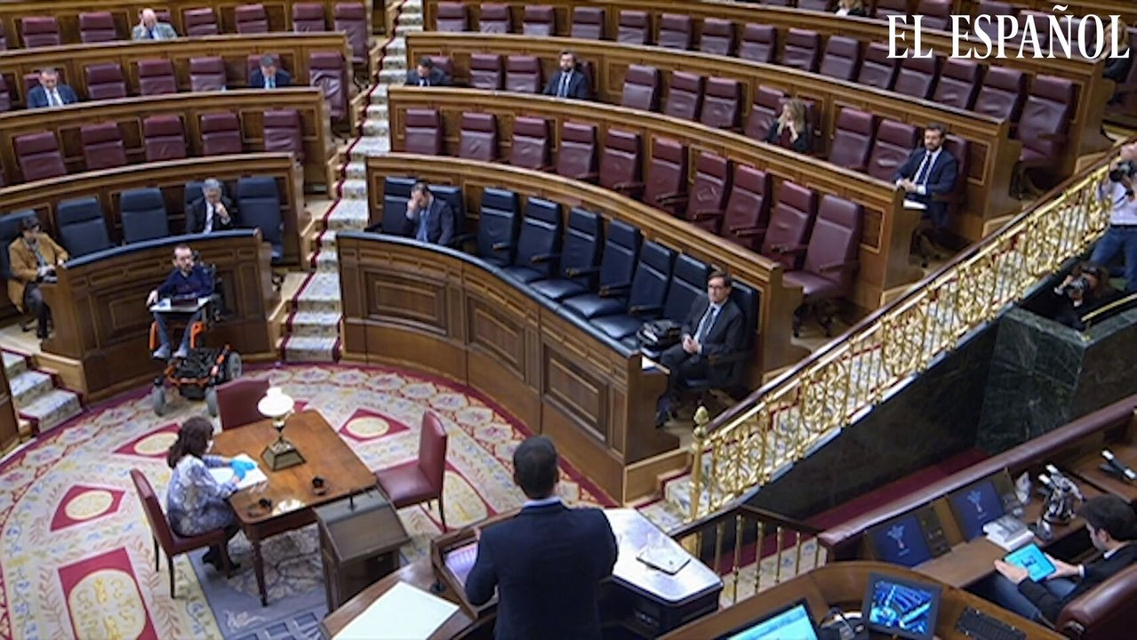 Sánchez apuesta por el "diálogo" y Casado le afea "sus errores"