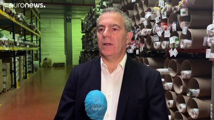 Mundschutz statt Gleitschirm: Firmen liefern für die Massen