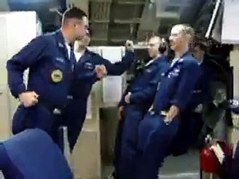 Quand ces marines s'amusent lors de la submersion d'un sous-marin