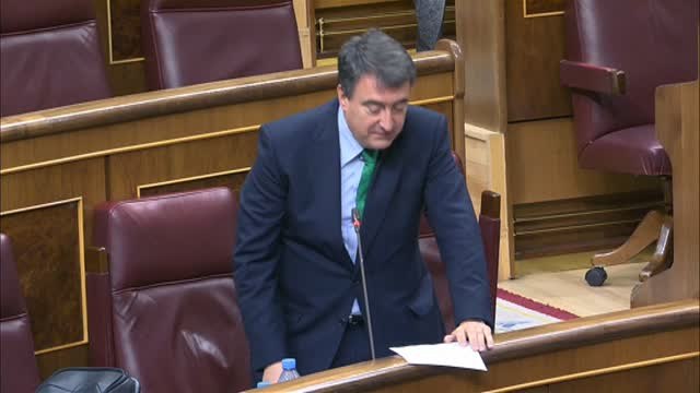 Aitor Esteban reprocha a Iglesias la imprecisión en los anuncios sobre la renta mínima