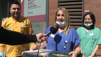 - Berlin'de Türk esnaftan sağlık çalışanlarına baklava jesti