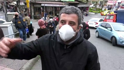 Vatandaşlar izin belgesi için uzun kuyruklar oluşturdu