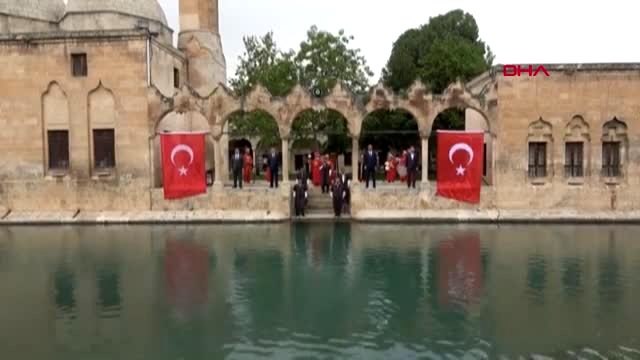 ŞANLIURFA Balıklıgöl'de sıra gecesi ekibi ve mehter takımı İstiklal Marşı okudu