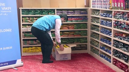 مسجد في اسطنبول يتحول إلى "بنك غذاء" مجاني للمحتاجين