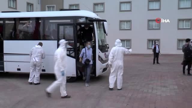 Suudi Arabistan ve Cezayir'den gelen Türk vatandaşları yurda yerleştirildi