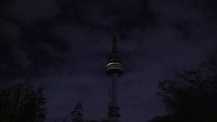 '남산서울타워' 푸른 빛이 꺼진 까닭은? / YTN