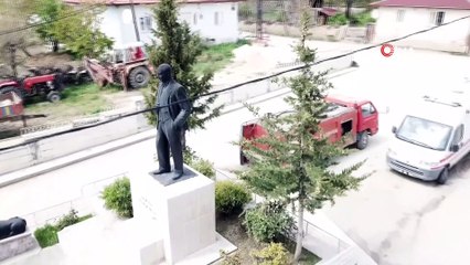 Çocuklar 23 Nisanı kutladı, bütün köy hoparlörden dinledi