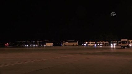 Almanya'dan 279 Türk vatandaşı ile 50 Alman uyruklu yolcu Ankara'ya getirildi