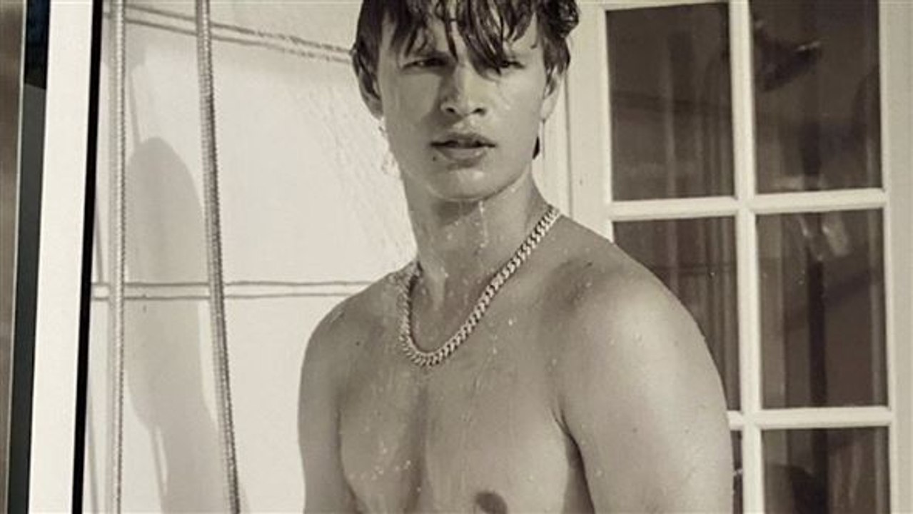 Ansel elgort postet nacktbild?