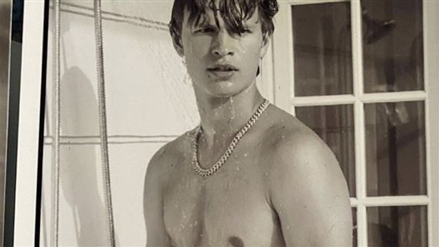 Ansel Elgort postet Nacktbild?