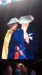 Seunghoon (WINNER) nói "Chị hiểu hông?" ở Việt Nam