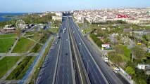 İSTANBUL'DA YASAĞIN İLK GÜNÜNDE DURAKLAR VE YOLLAR BOŞ KALDI