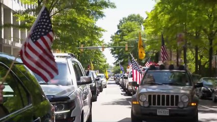 تنديدا بإجراءات الإغلاق.. أميركيون ينظمون مظاهرة بالسيارات