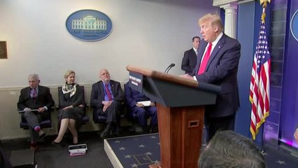 Trump firma la orden ejecutiva que suspende la inmigración durante 60 días