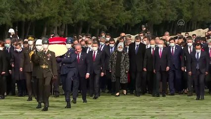 TBMM Başkanı Mustafa Şentop ve beraberindeki devlet erkanı Anıtkabir'i ziyaret etti