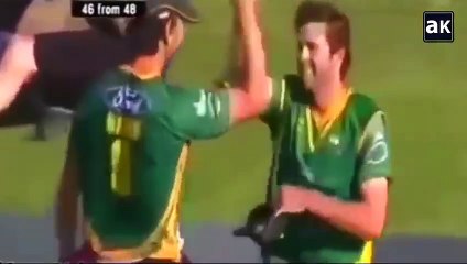Top 10 Best Amazing Catches in Cricket History