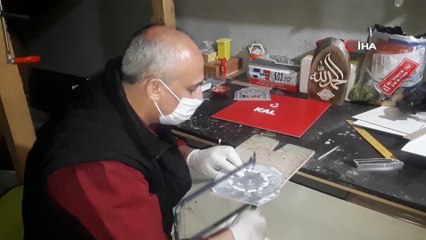 ''Naht'' sanatıyla korona virüs simgesini yaptı