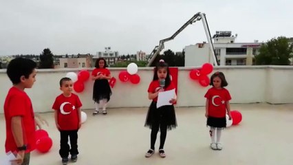 Kuzenler 23 Nisan’ı damda kutladı