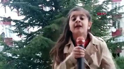 Minik spiker kendi 23 Nisan haberini sundu