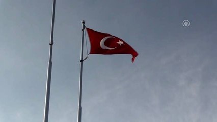 23 Nisan Ulusal Egemenlik ve Çocuk Bayramı kutlanıyor - Çelenk sunumu