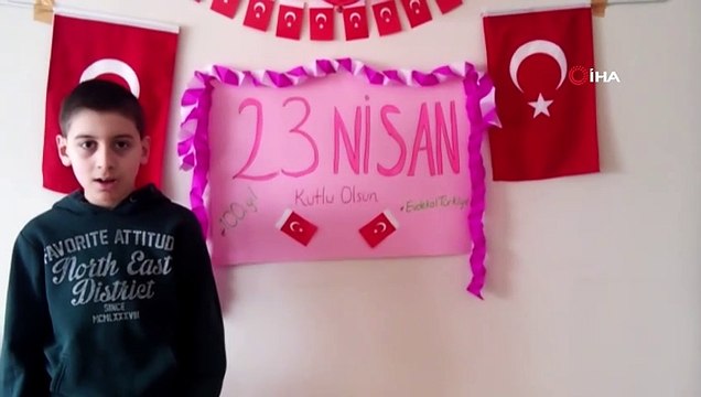 Okula gidemeyen özel çocuklar 23 Nisan’ı evlerinde şarkı söyleyerek kutladı
