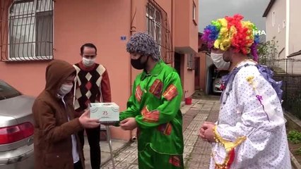 Sağlık çalışanlarının çocuklarına 23 Nisan'da pasta sürprizi