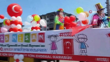 Evde kalan çocuklar bayram coşkusunu süslenen tır ile kutladı