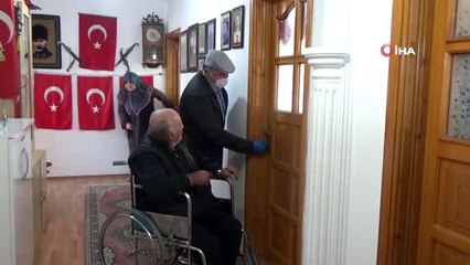Eşinden habersiz biriktirdiği 3 bin şişe kolonyaya gözü gibi bakıyor