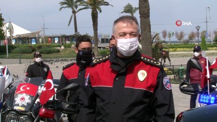 İzmir polisi, çocuklara bayram coşkusu yaşattı
