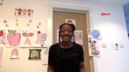 ABD'li ünlü sanatçı Della Miles, çocuklar için kedi olup ders verdi