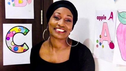 Della Miles, sokağa çıkamayan çocuklar için yüzüne kedi figürü çizerek ders vermeye başladı