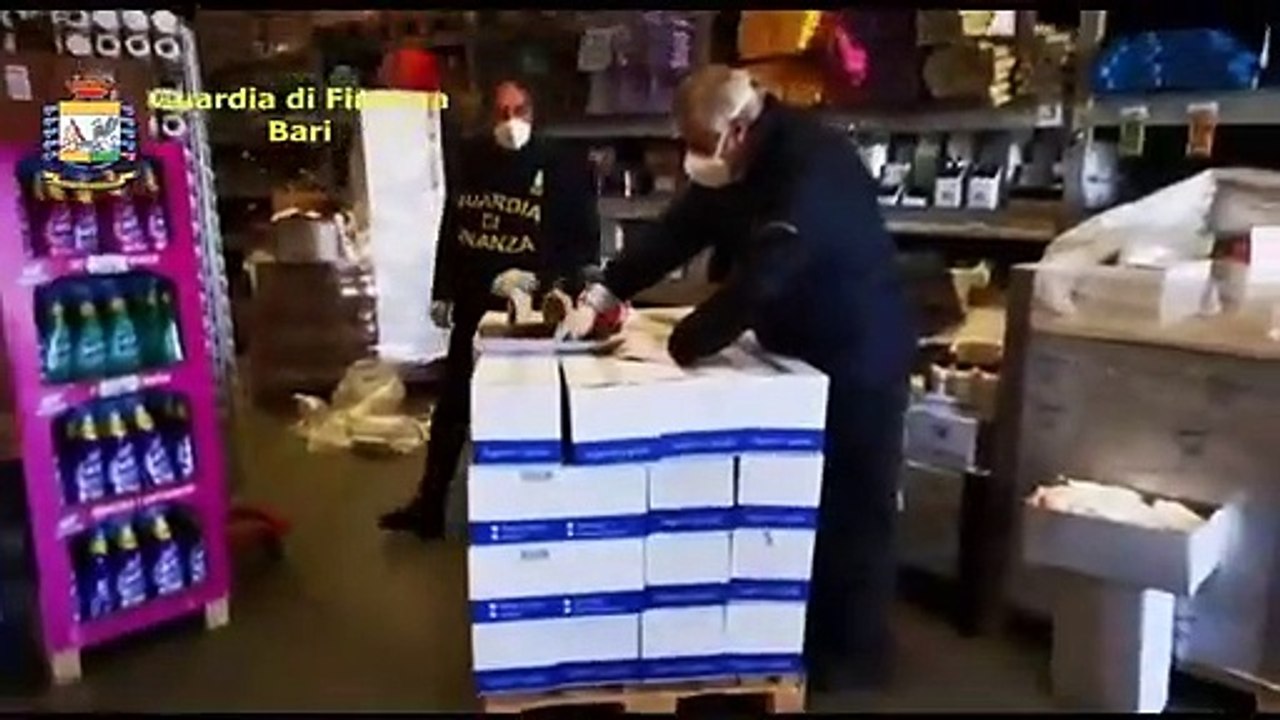 Bari-BAT: mascherine con rincari al 1500%, scattano i sequestri della Guardia di Finanza