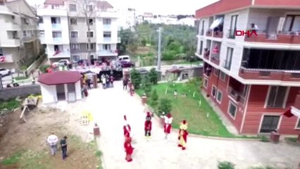 KOCAELİ 23 Nisan Moral Otobüsü, sokaklarda dolaşarak çocukların bayramını kutladı