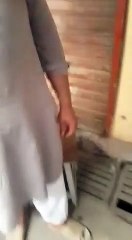 Lockdown kay darmiyan police ka chapa dukan dar qanoon say zeyada taiz bun rahe they Part 2