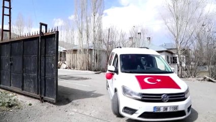 Başkale'de çocuklara 23 Nisan sürprizi