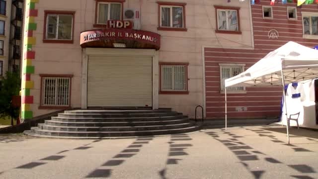 Diyarbakır anneleri oturma eylemini otelde sürdürdü