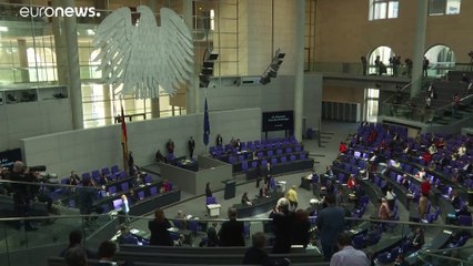 Angela Merkel reitera su rechazo a una deuda común pero ofrece una mayor contribución para la UE