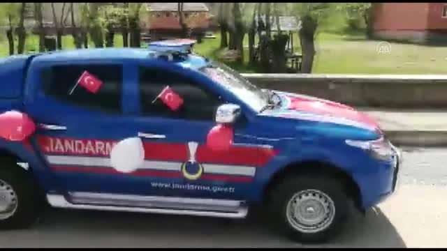 Kırıkkale'de jandarmadan karantinadaki köydeki çocuklara sürpriz