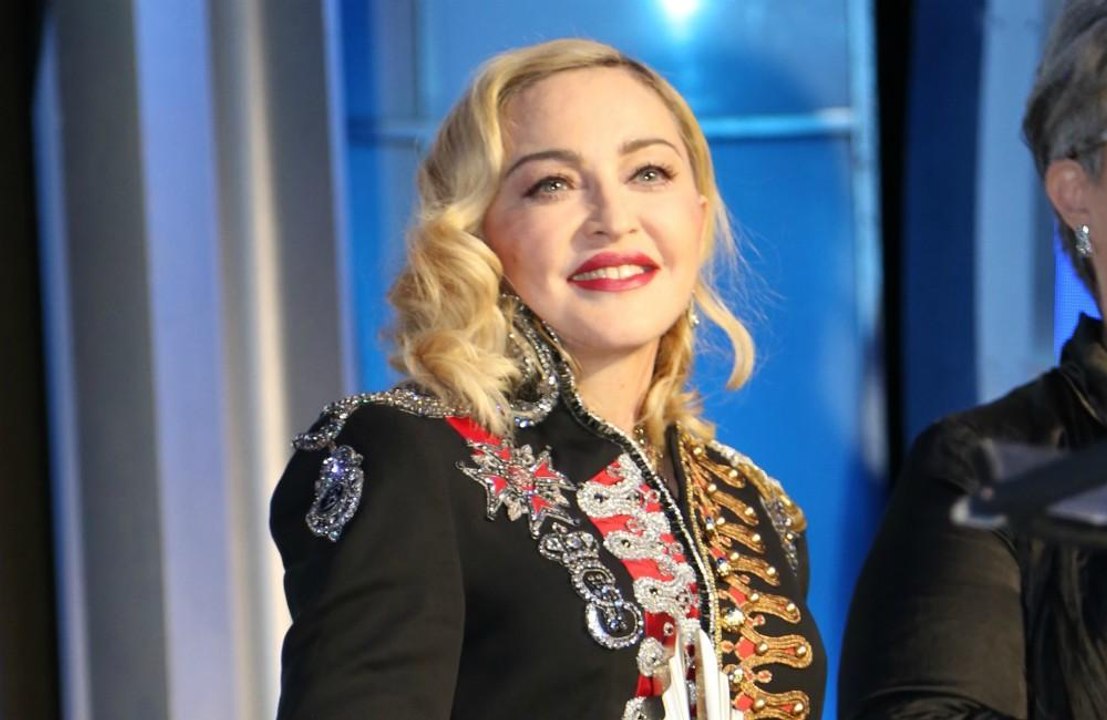 Madonna: 100.000 Masken fürs Gefängnis